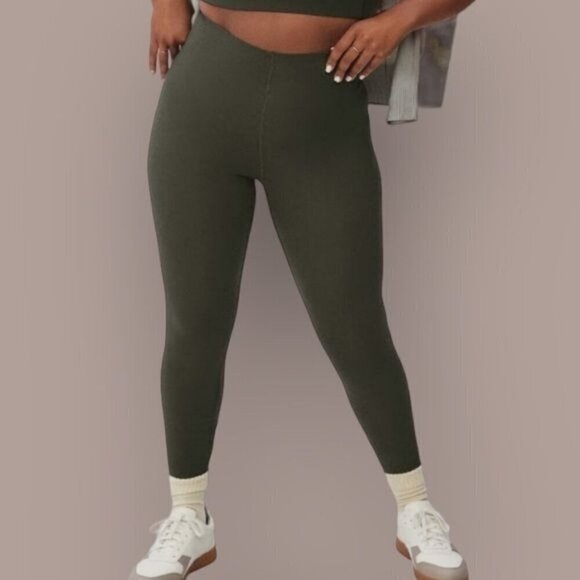 NWOT Everlane The Perform Sculpt Legging in Dark Forest XS - Picture 1 of 2
